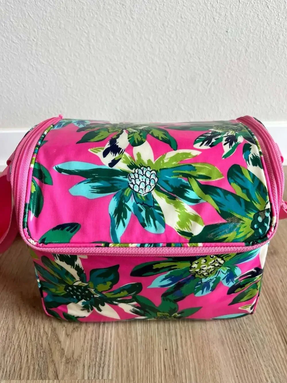 Vera Bradley, Lighten Up Insulated Lunch Bag, Vibrant Pink Floral,Back to School